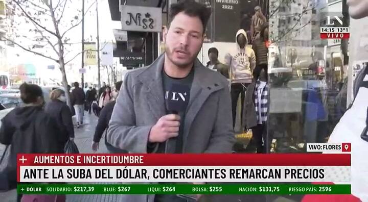 Cómo influye la suba del dólar en los comercios de ropa