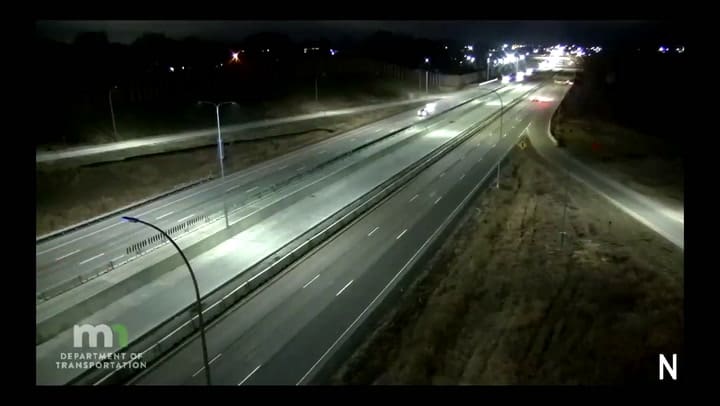 Un avión aterriza de emergencia en una ruta de Minesota - Fuente: Twitter