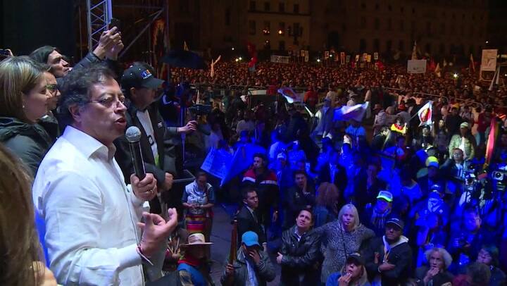 Gustavo Petro, candidato de la izquierda que seduce en Colombia - Fuente: AFP