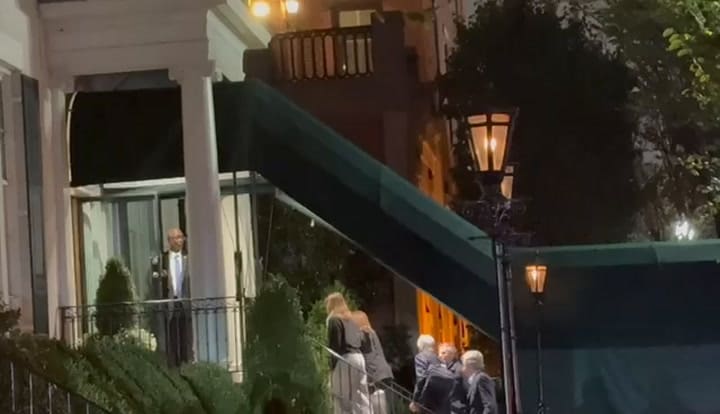 La comitiva presidencial llega a Blair House