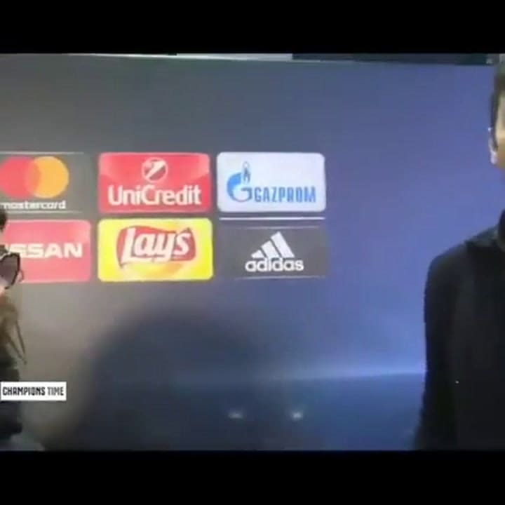 El abrazo entre Buffon y Cristiano Ronaldo después del partido - Fuente: Twitter