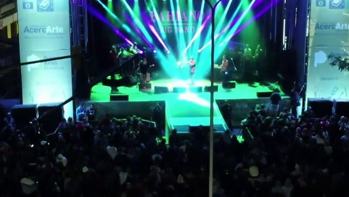 Bahiano Big Band interpreta 'Pupilas lejanas' y 'Sin cadenas' - Fuente: YouTube