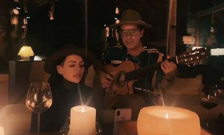 Cande Tinelli y Coti cantaron juntos a la luz de las velas en una noche romántica -Fuente: Instagram