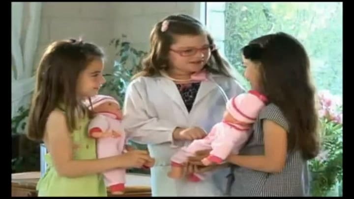 Bebé De Mamá Va Al Doctor - Muñecas Cariñito