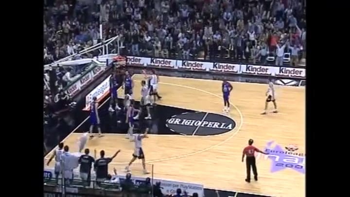 Las mejores jugadas de la final Euroliga 2001 - Fuente: YouTube