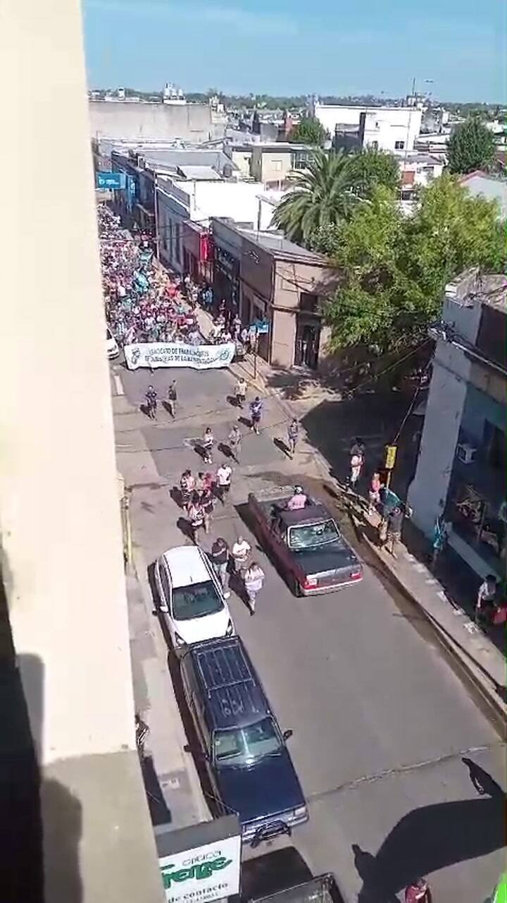 Hubo una movilización hacia el ingreso de la planta y la plaza local