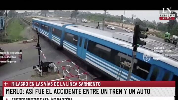 Así el tren embistió al auto con la familia dentro