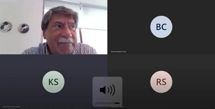 El profesor que casi llora frente a sus alumnos por problemas de conexión. Fuente: Twitter