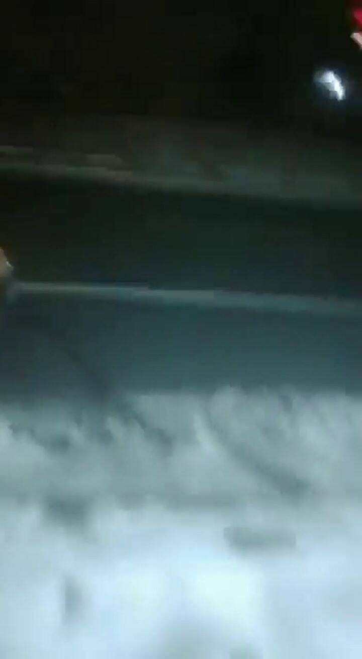 El momento en que un edificio colapsa por el terremoto en Turquía.