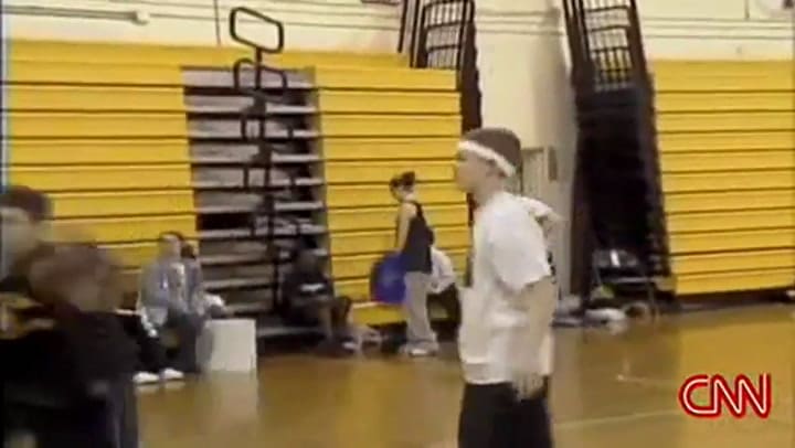 Jason McElwain un jugador de básquetbol autista - Fuente: Youtube