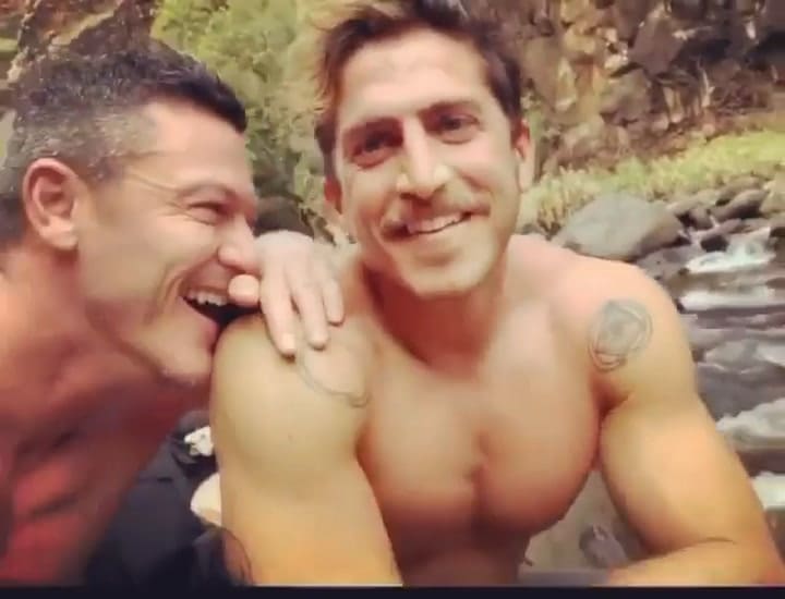 Luke Evans junto a Rafael Olarra