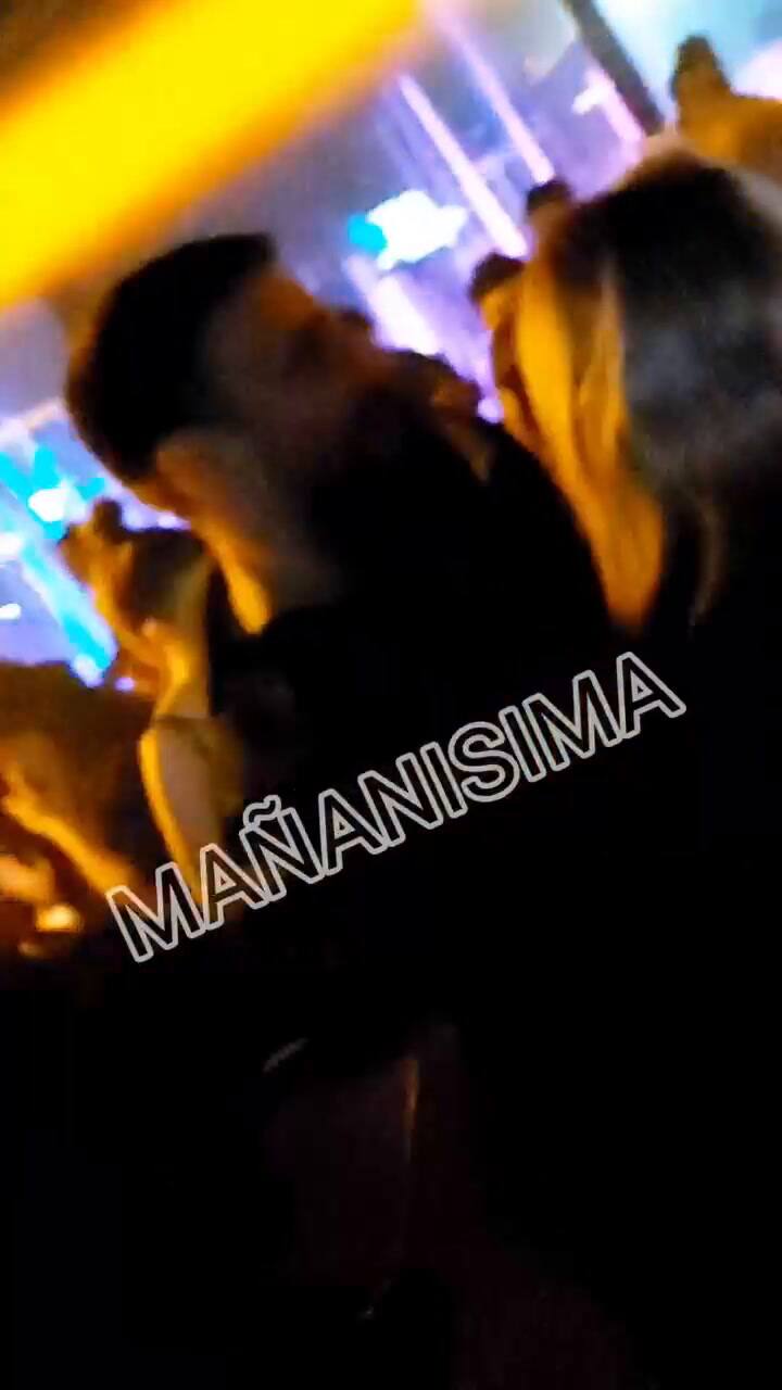 Camila Homs bailó muy acaramelada con un misterioso hombre