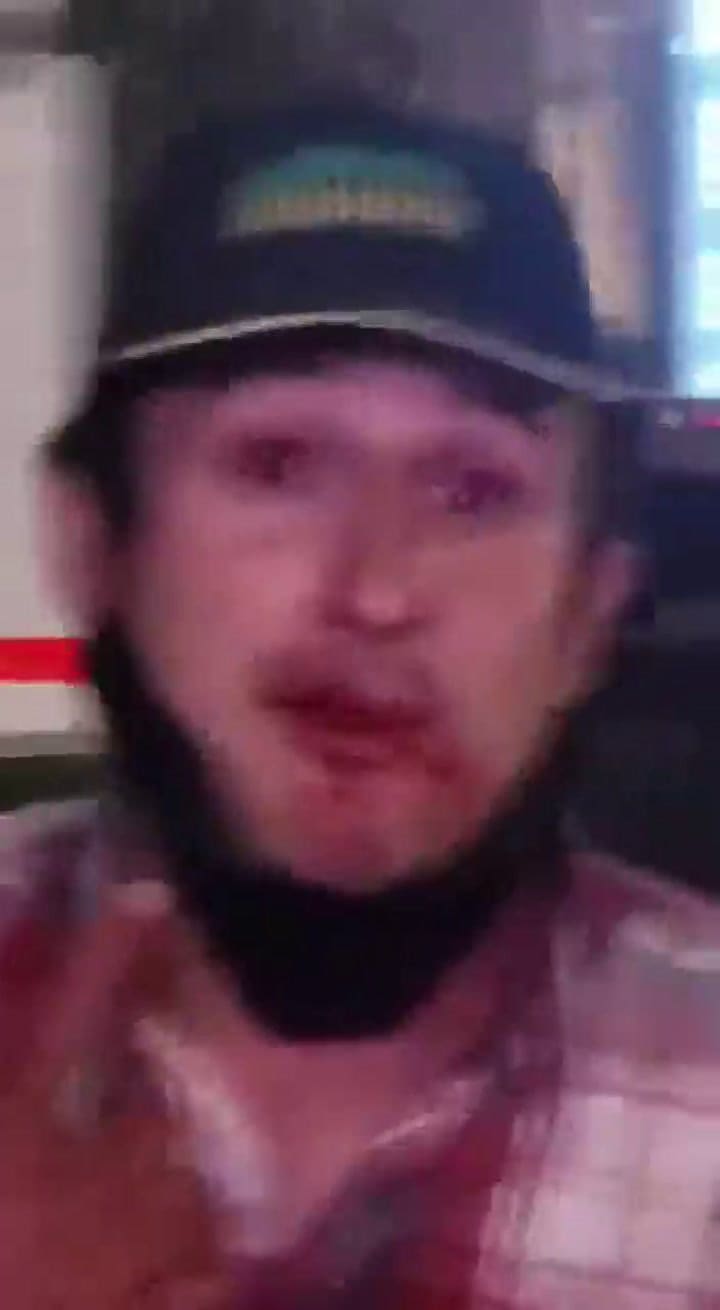 Violento enfrentamiento en la plaza Independencia en Tucumán - Fuente: Twitter