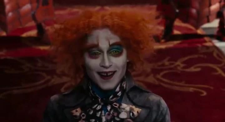 Alicia en el país de las maravillas con Johnny Depp y Anne Hathaway