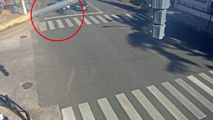 Chocó una moto, se fugó y lo detuvo la Policía Municipal de San Miguel