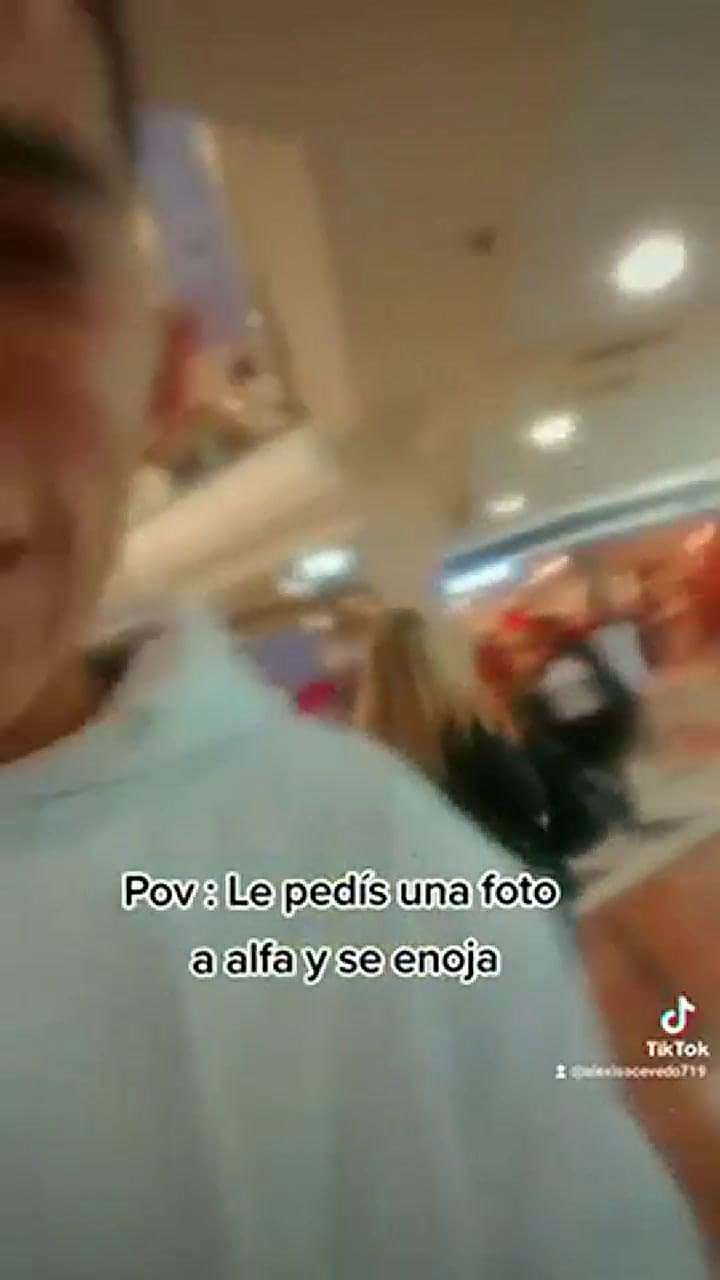 Un joven se encontró con Alfa y el exhermanito no reaccionó como esperaba