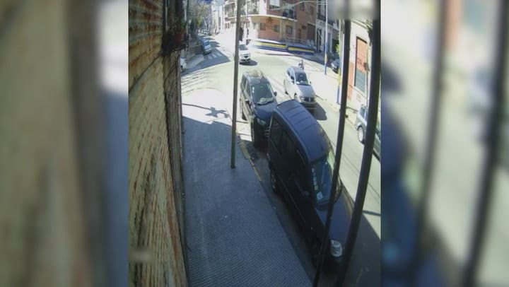 Detuvieron en Gerli y Dock Sud a dos menores por el robo a mano armada de un auto en la Boca