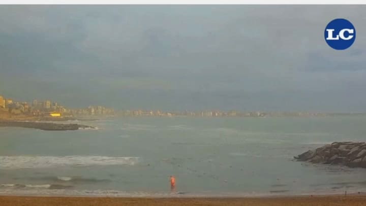 Ingresó al mar, se perdió entre las olas y se ahogó