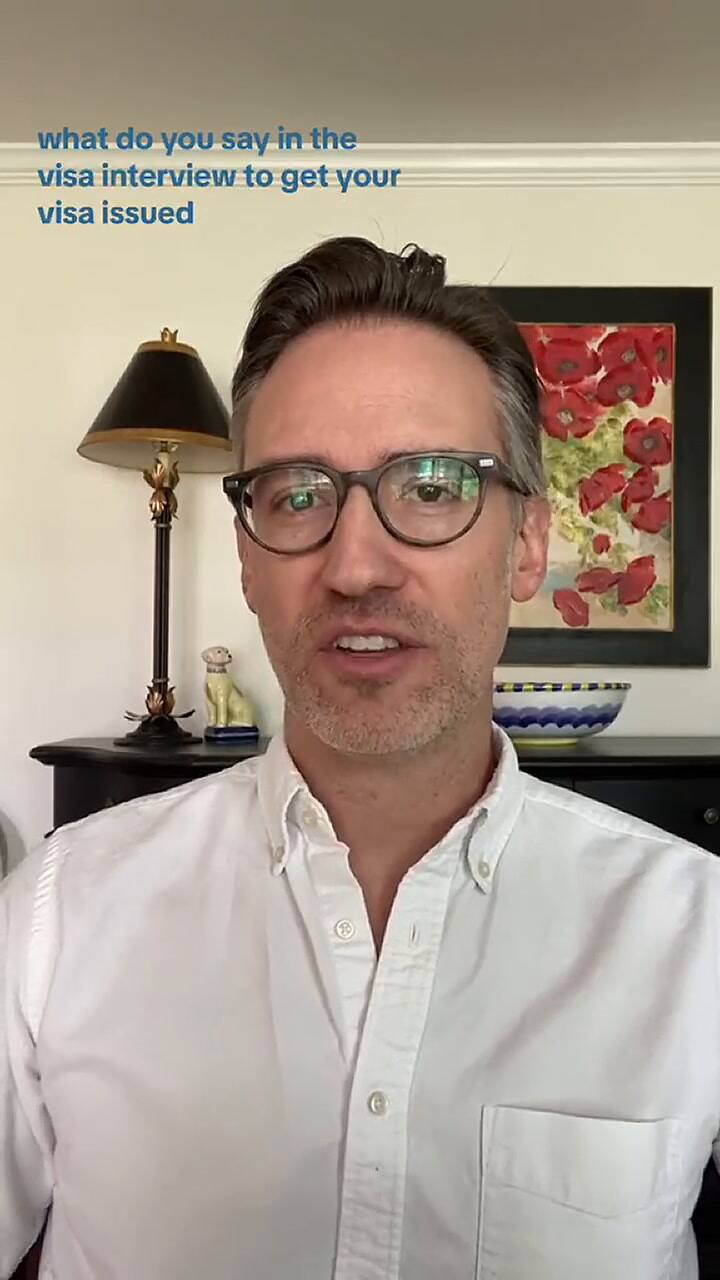 Un exagente de visas reveló el secreto para conseguir el documento