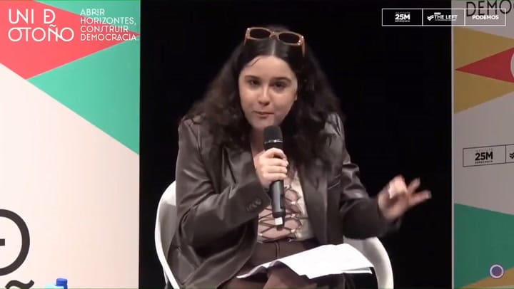 Ofelia Fernández cerró un panel de Podemos en España y denunció amenazas de la “ultraderecha”