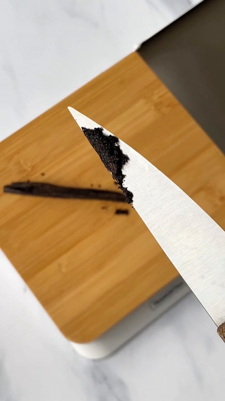 Extracto De Vainilla 400 Gr De Crema De Leche Fría Con Un 35% Mínimo De Materia Grasa (Refrigerada Desde La Noche Anterior En Nevera) ❄️ 12 Horas De Congelación O Hasta Que Solidifique. . . . . . #Icecream #Icec