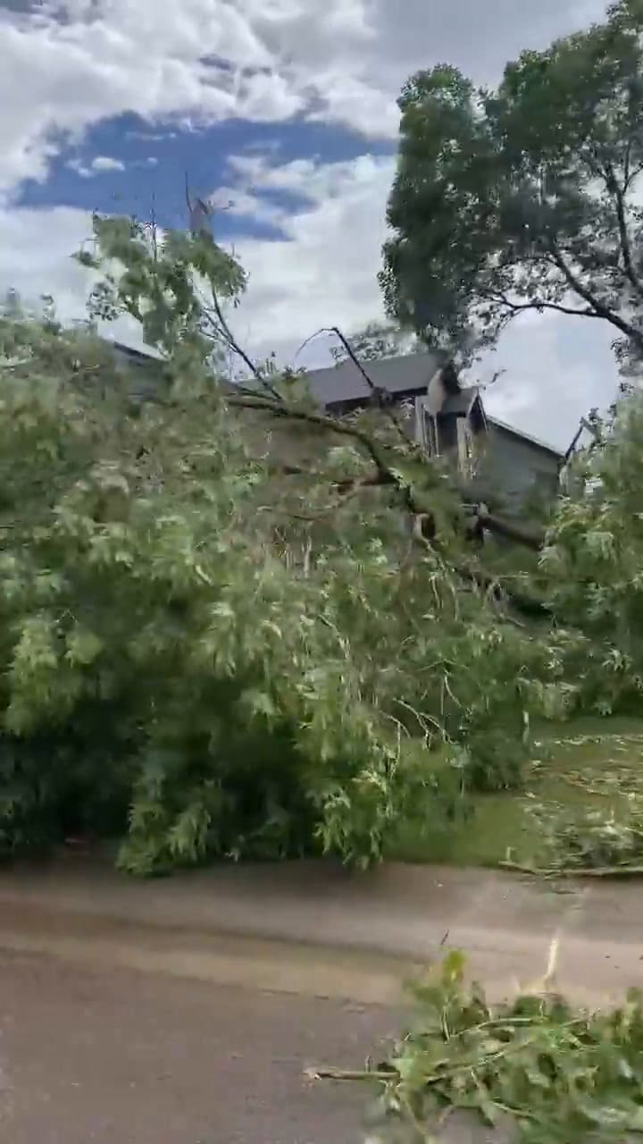 La estela de destrucción tras el tornado que atravesó un barrio de Denver