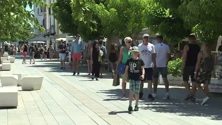 Ibiza: los problemas que los turistas le traen a los habitantes - Fuente: AFP
