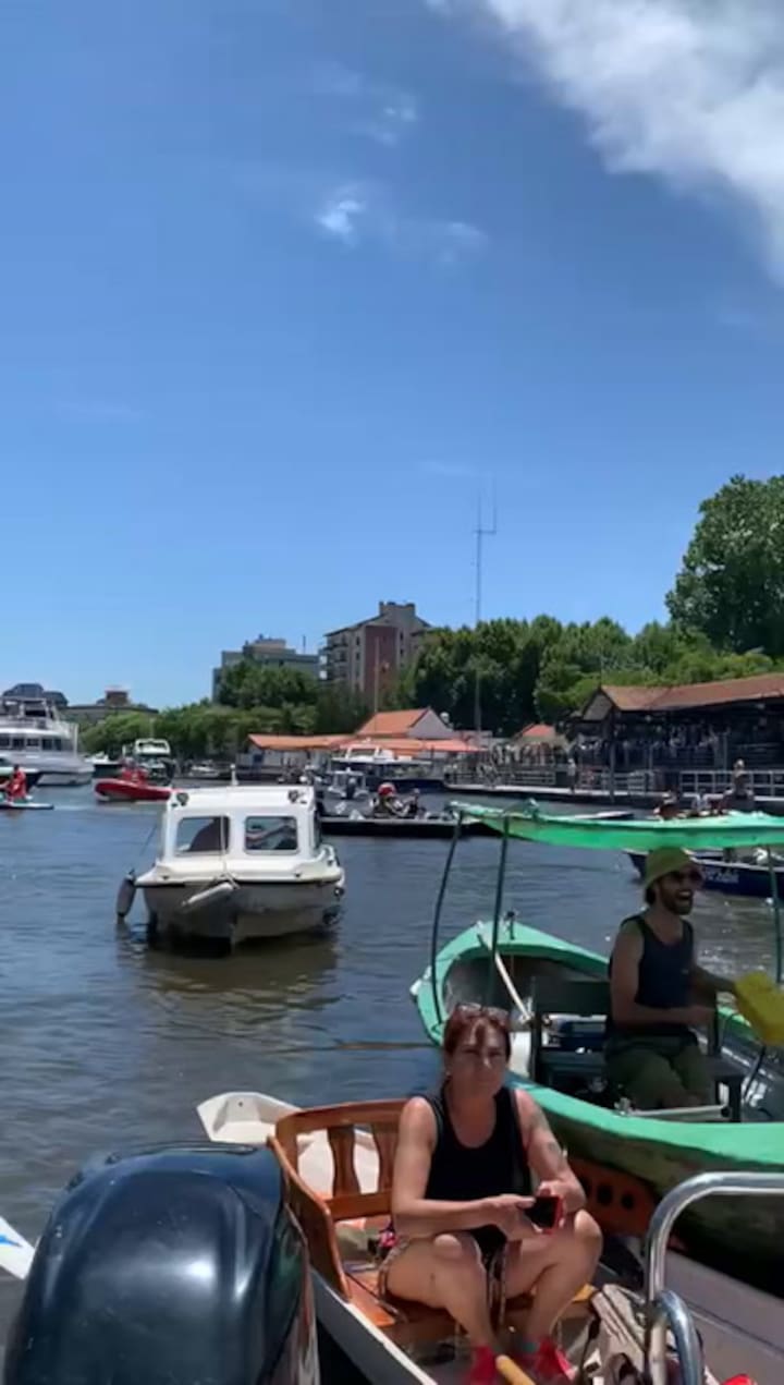 Vecinos de las islas del Delta cortaron el río Tigre para pedir que vuelva la luz