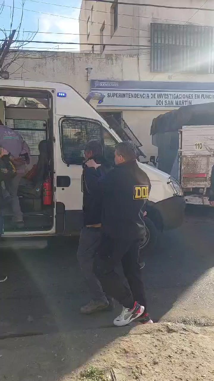 Robo cables San Martín