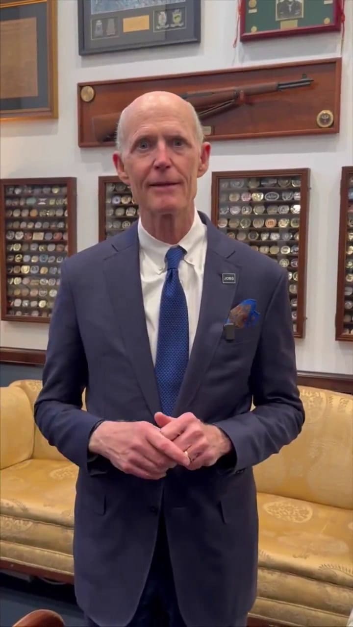 Rick Scott apuntó contra los legisladores demócratas por los recortes salariales