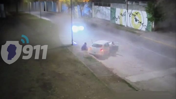 Un derrape, choque y vuelco por la madrugada que milagrosamente no dejó heridos