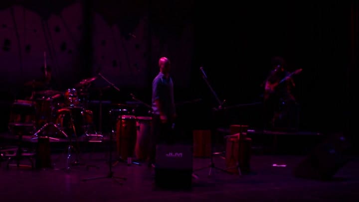 Amor ausente', Juan Iñaki en el Teatro del Libertador - Fuente: YouTube