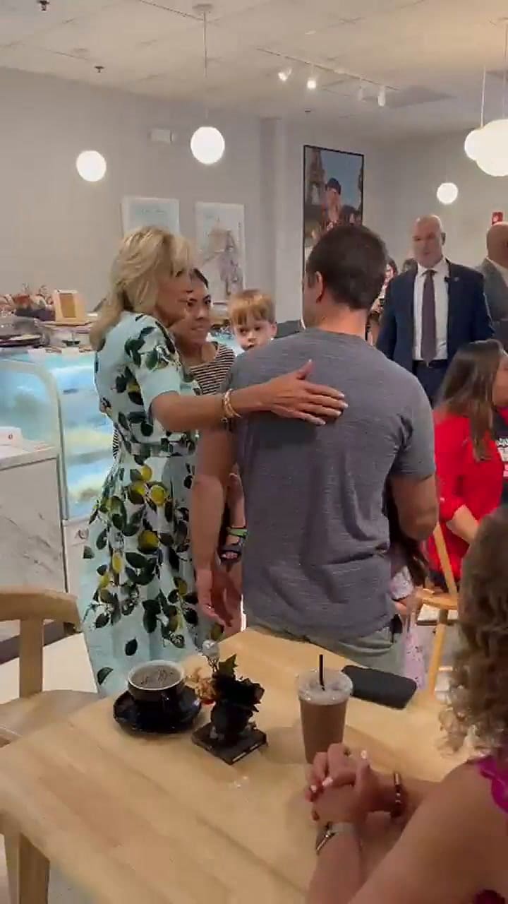 Jill Biden visitó Helena's Coffee, una cafetería propiedad de argentinos en Fort Lauderdale