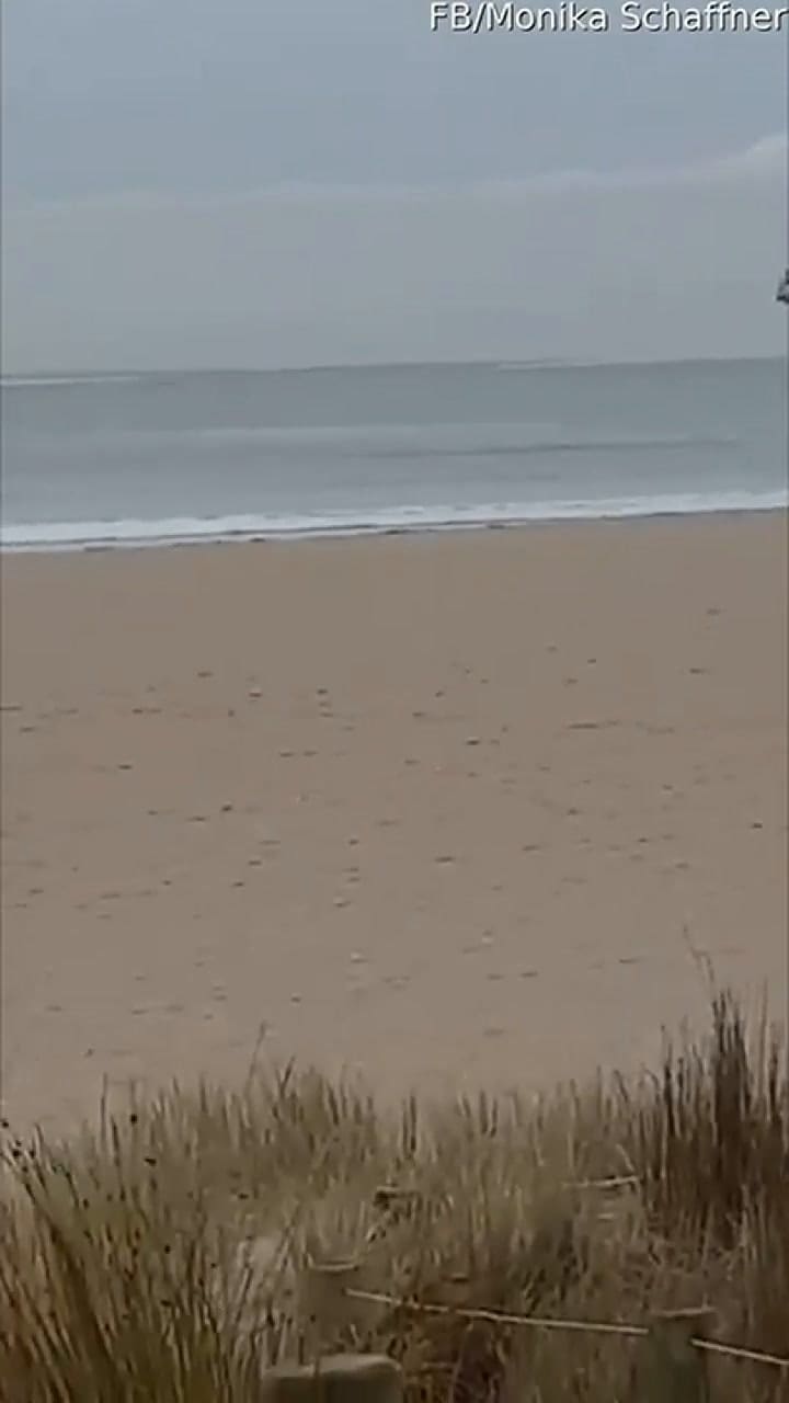 Australia: se viralizó el video de un barco que parece flotar en el mar