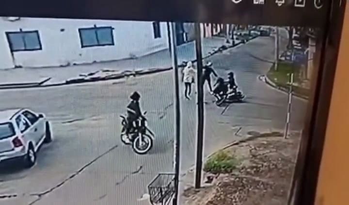 Motochorros balearon a una oficial de policía en Billinghurst, San Martín