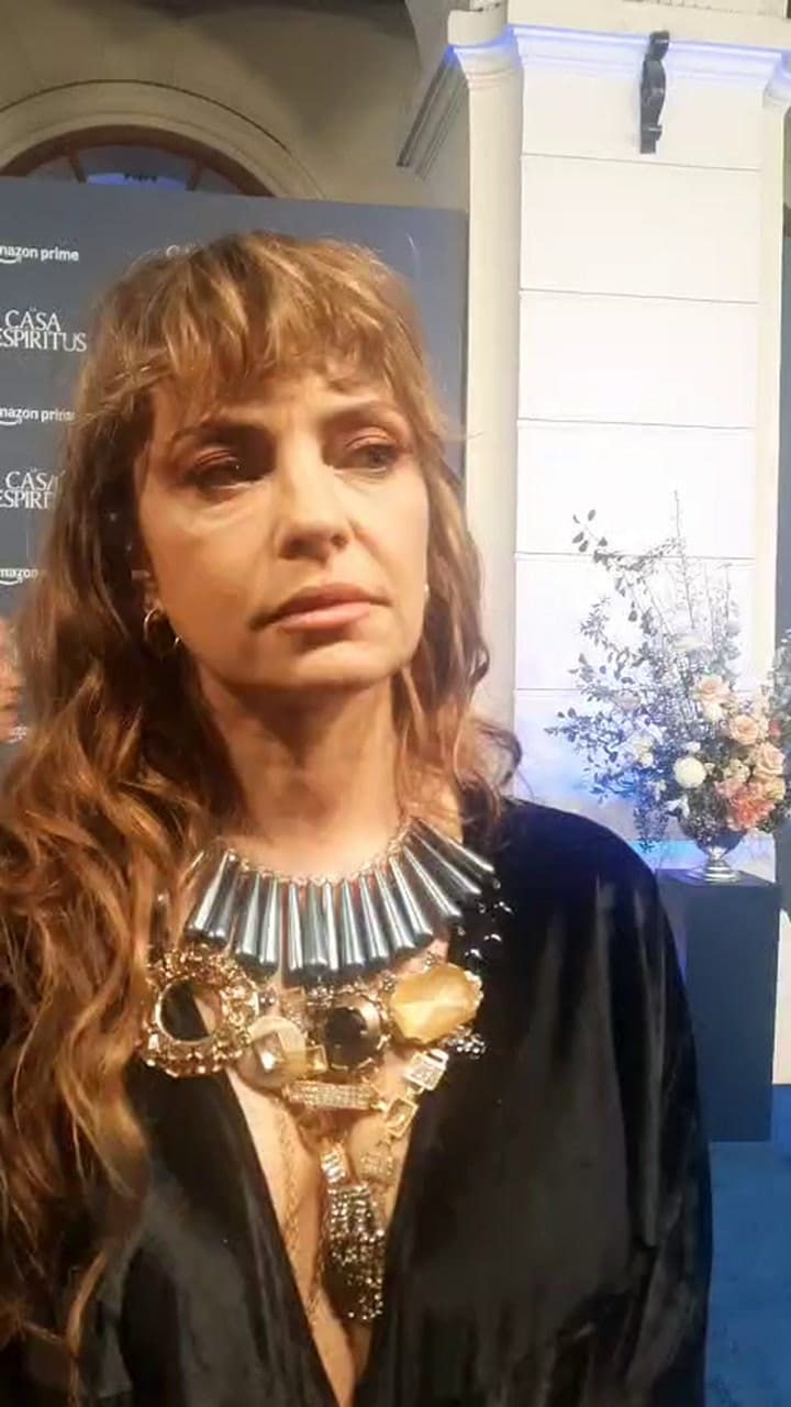 Dolores Fonzi, en la alfombra del estreno de La casa de los espíritus en Chile