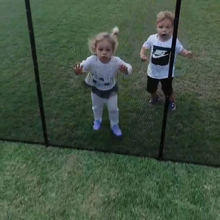 Anna Kournikova muestra a sus hijos felices en redes sociales