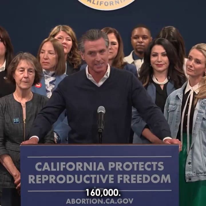 Gavin Newsom busca garantizar el aborto legal para ciudadanas de Arizona