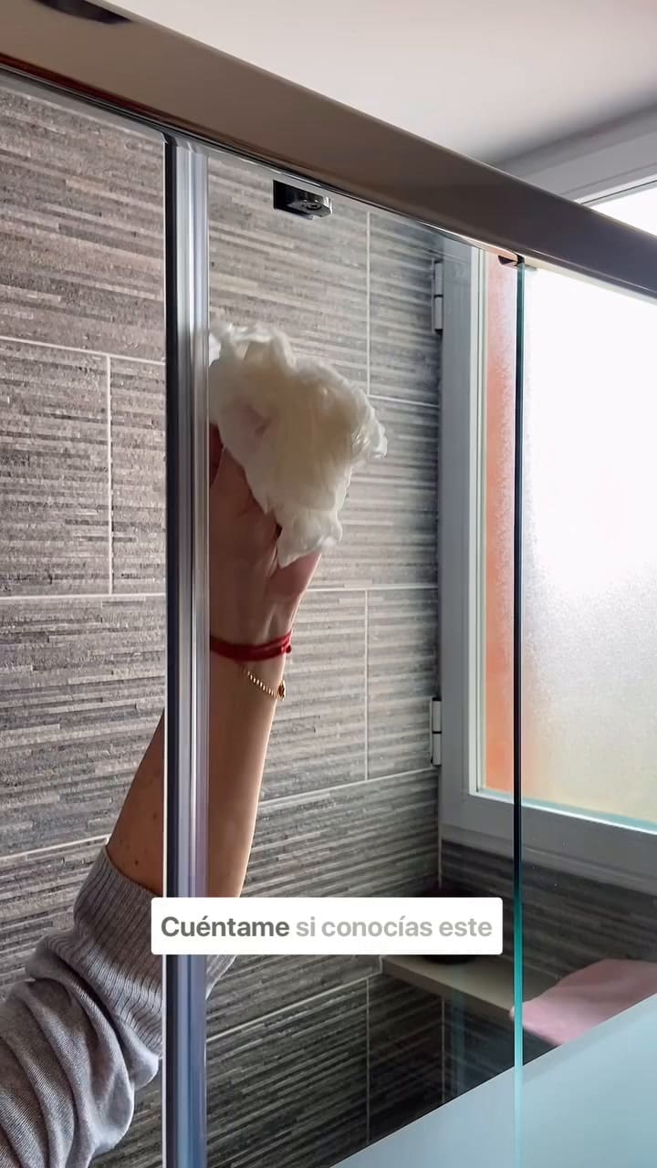 Un truco simple y efectivo: cómo usar papel manteca para limpiar las canillas