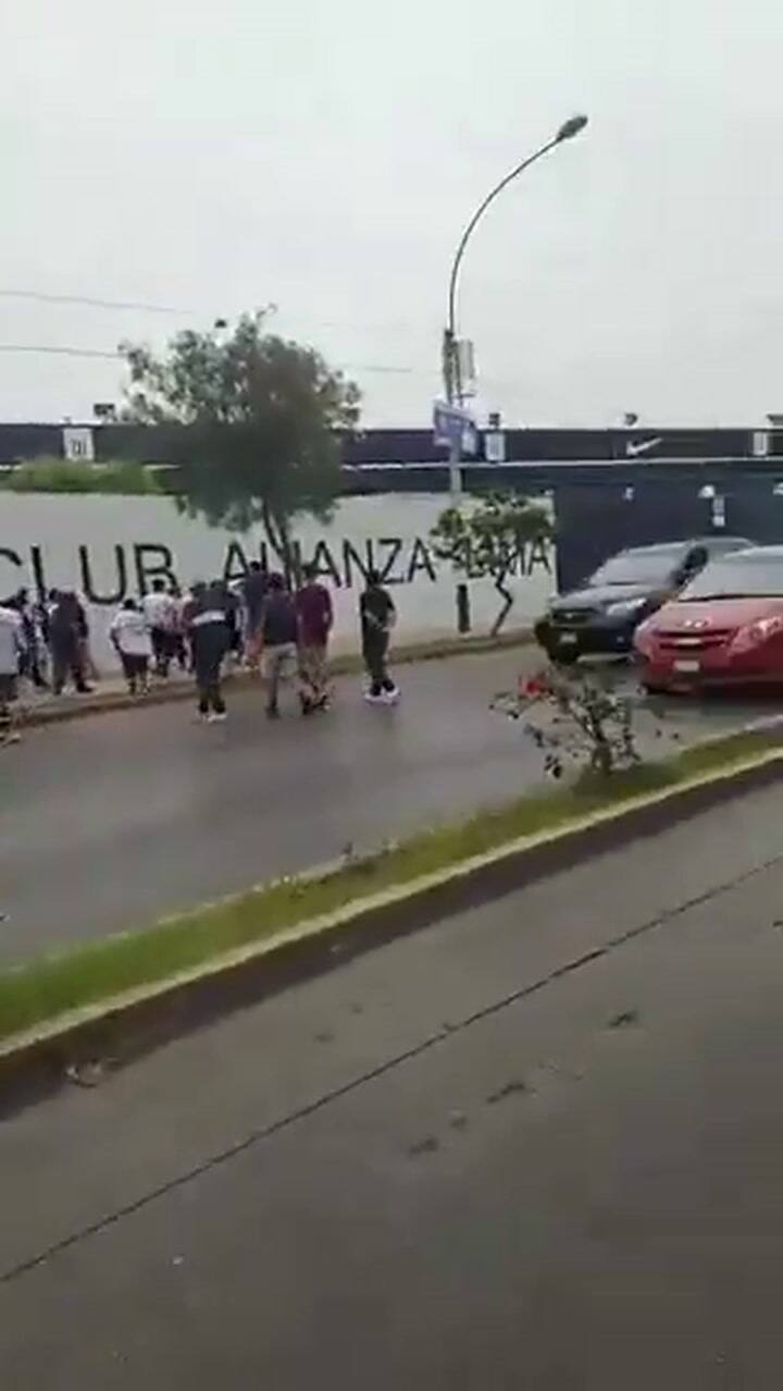La barra forzó la entrada al estadio