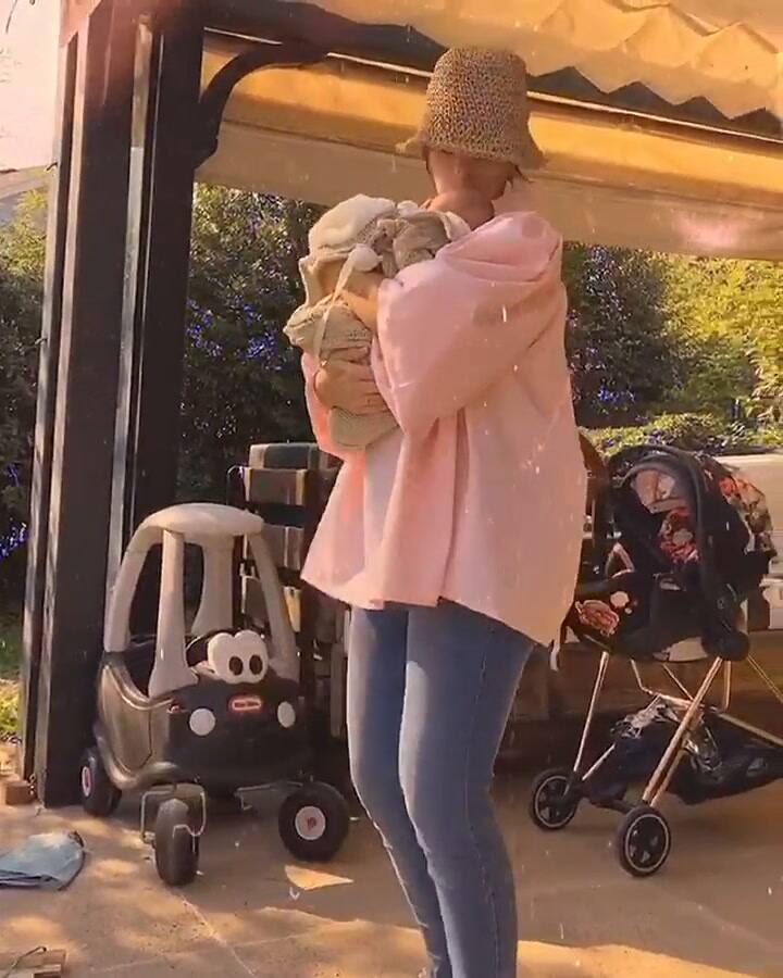 La China Suárez publicó un tierno video en el que baila con Amancio - Fuente: Instagram