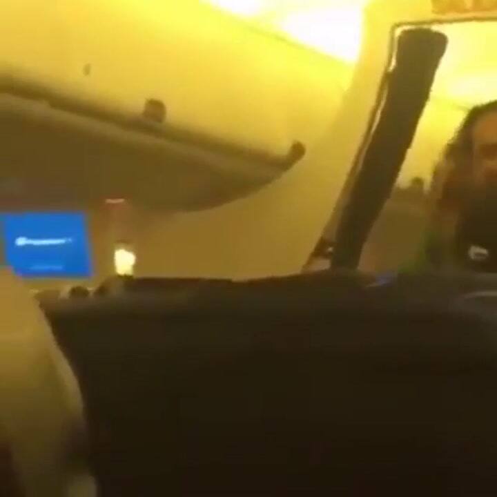 Alejandro Fernández, un conocido cantante mexicano, siembra el pánico en un avión - Fuente: Twitter