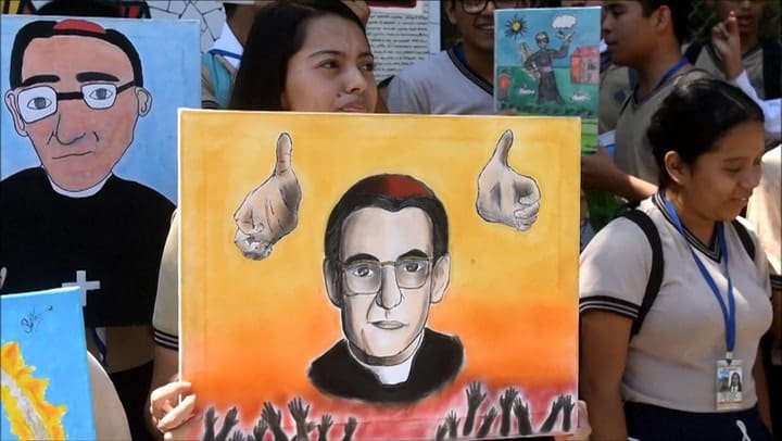 El salvador celebra anuncio de canonización de Romero