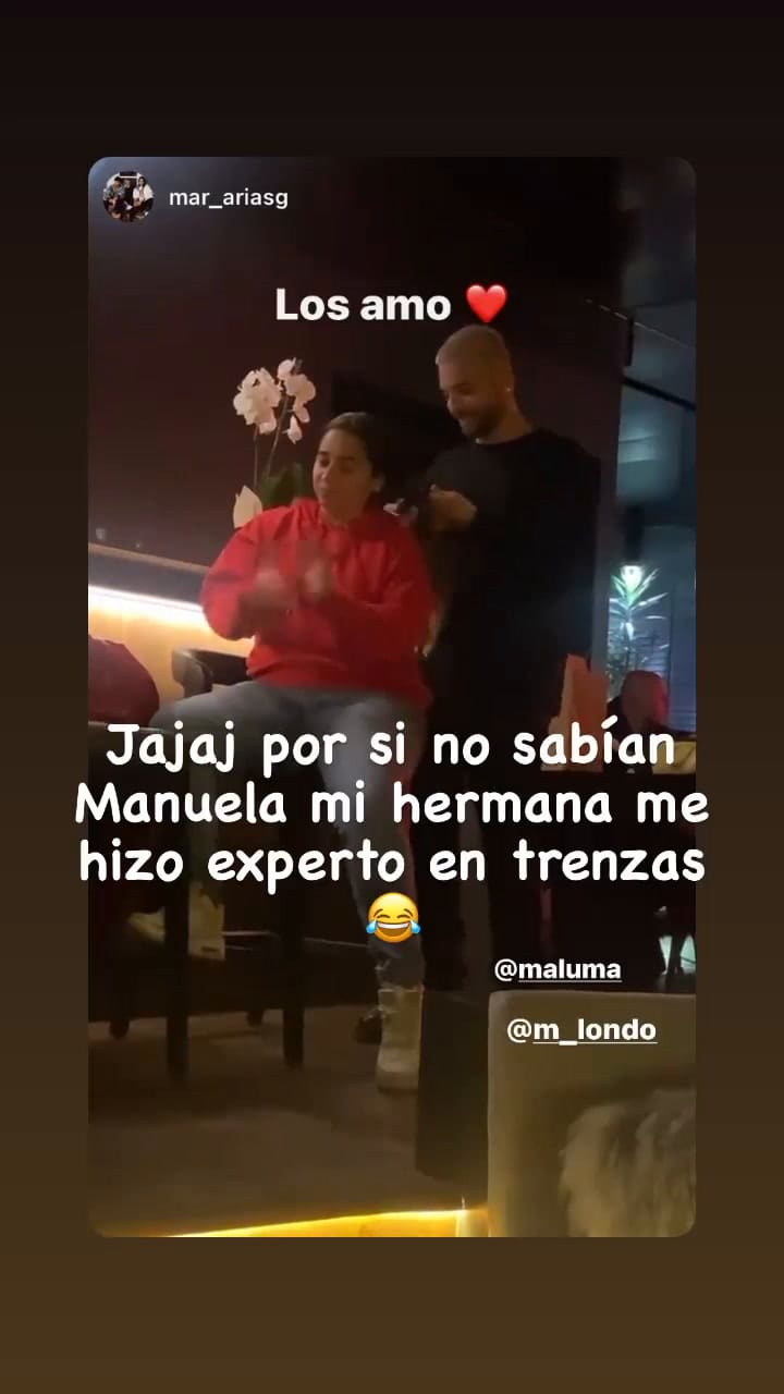 Maluma, un experto en hacer trenzas
