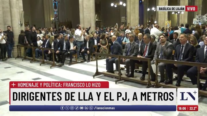 En la misa por el papa Francisco: Manuel Adorni y Axel Kicillof juntos