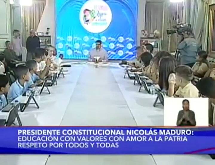 La nueva idea de Nicolás Maduro: criar gallinas en las escuelas para comer huevos