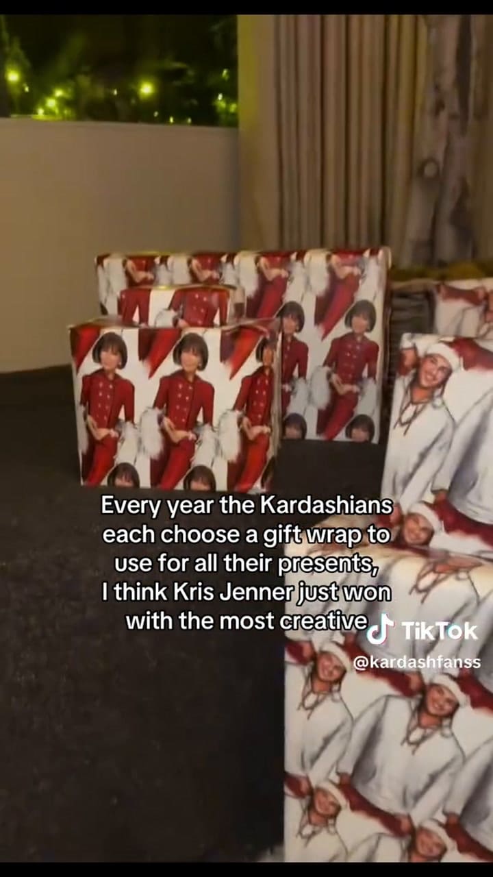 El Papel De Regalo Navideño De Kris Jenner