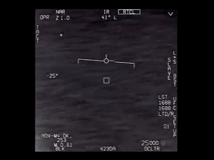 La reacción del piloto cuando vio un ovni mientras volaba - Fuente: YouTube