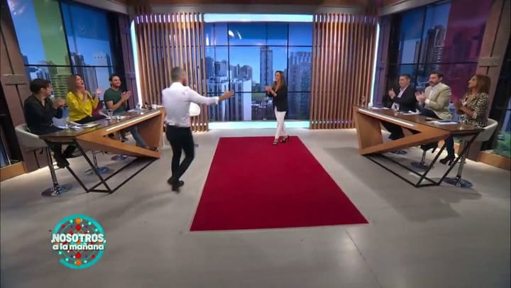 El pase entre Sandra Borghi y el Pollo Álvarez - Fuente: eltrece