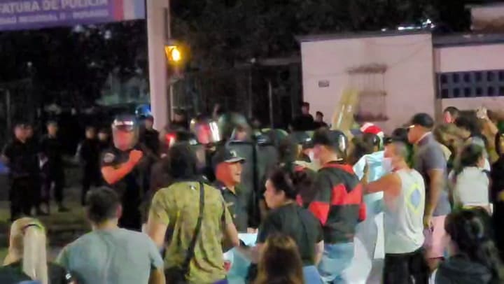 Tensión, protestas y sanciones en Rosario